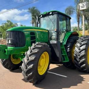 Trator John Deere 6205J