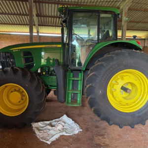 Trator John Deere 6210j