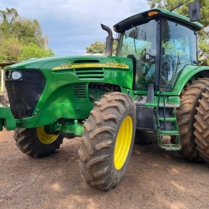 Trator John Deere 7715