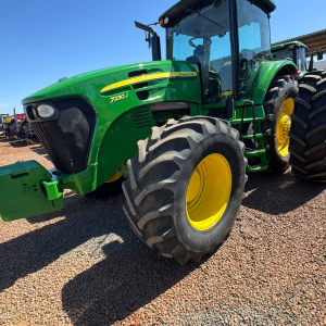Trator John Deere 7230J