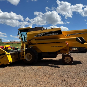 Colheitadeira New Holland TC57