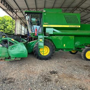 Colheitadeira John Deere 1175