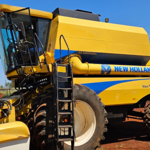 Colheitadeira New Holland TC 5090