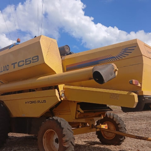 Colheitadeira New Holland TC 59