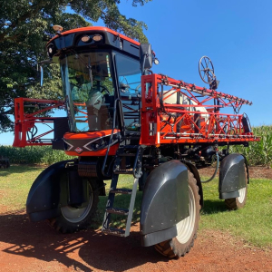 Pulverizador Kuhn Boxer 2000 H ano 2020 com apenas 2000 horas.