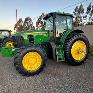 Trator John Deere 6205j
