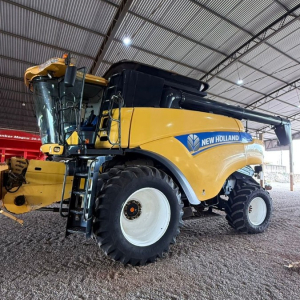 Colheitadeira New Holland CR 6080