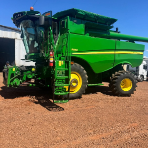 Colheitadeira John Deere s550