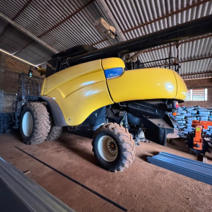 Colheitadeira New Holland CR 6080